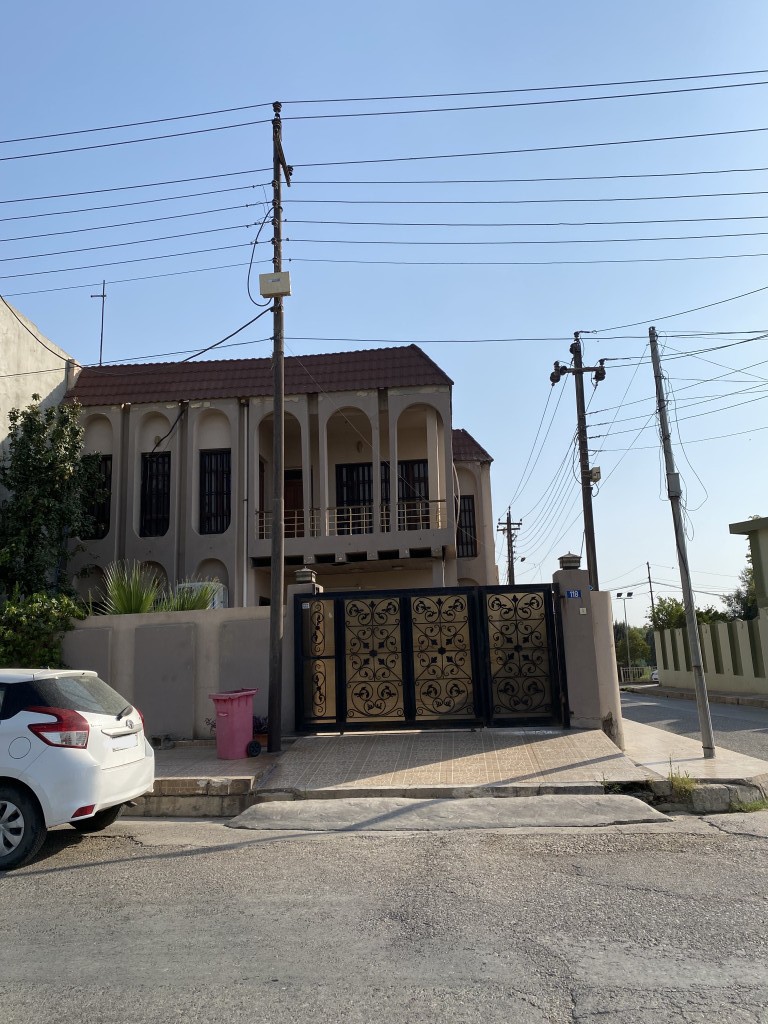 منزل ركن مقابل حدیقة