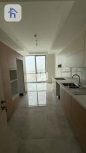 Spacious Modern Apartment image 3