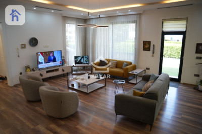 بيت واسع مع حديقة كبيرة image 9