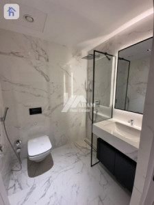 Luxurious 4-Bedroom Apartment on High Floor image 25