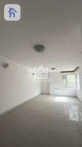 Spacious House with 4 Bedrooms Image 8