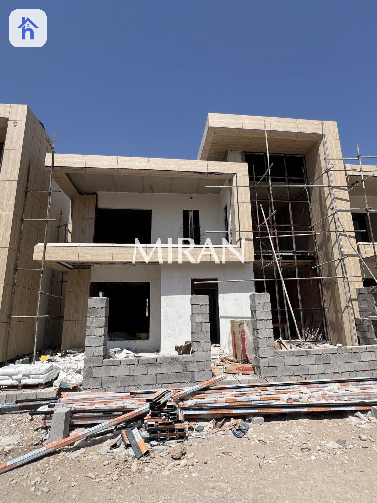 Spacious house with multiple rooms — 4