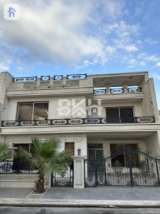 House Opposite Garden image 2