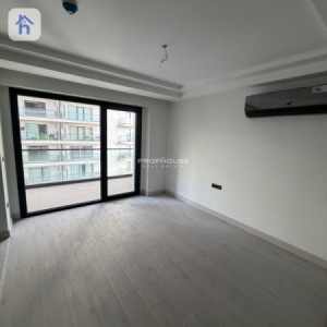 Modern Studio Apartment in Prime Location image 4