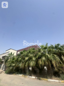 خانوو لەگەل باخچەیەکی فراوان وێنە 14
