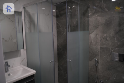 Modern Apartment in English Tower Image 10