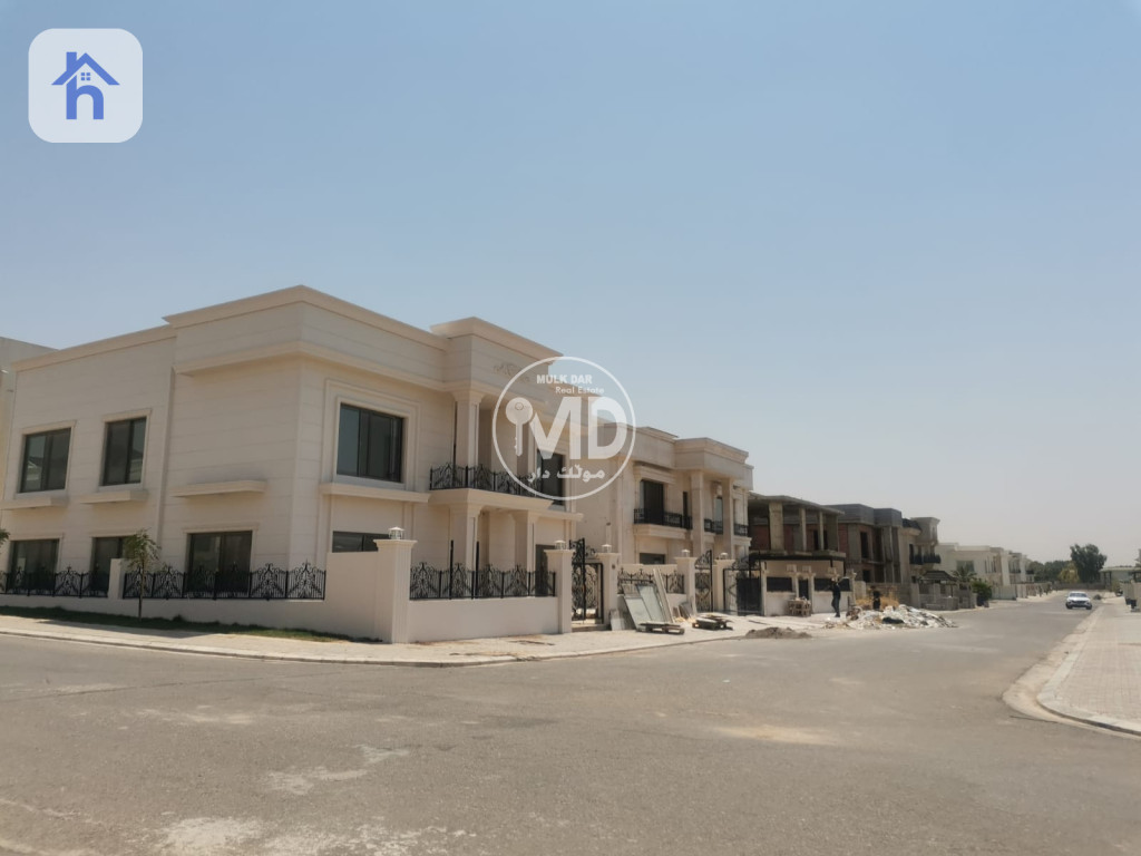 House Opposite Garden with 360°
