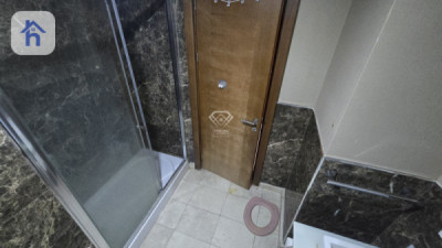 Modern Apartment Image 8