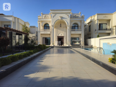 Luxury House with 6 Bedrooms image 2