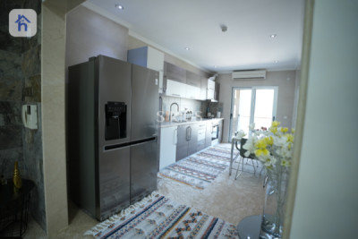 Luxurious Apartment with 3 Bedrooms Image 4