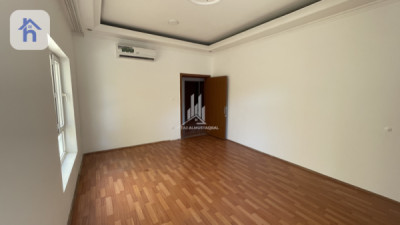 Spacious house in Italian Village 1 Image 11