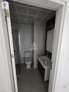 Chic 1-Bedroom Apartment Image 5