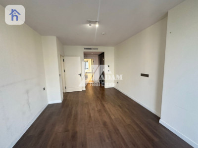 Modern 4 Bedroom Apartment, Spacious Living image 7