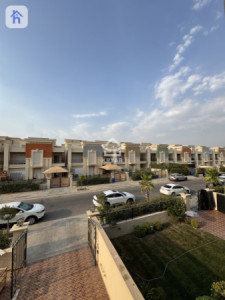 Spacious House with Modern Amenities image 15