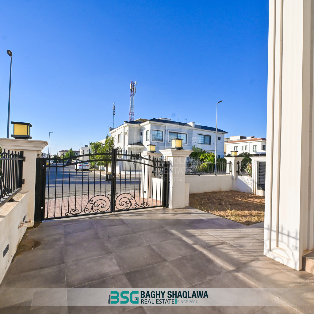 Spacious House with 3 Bedrooms in Hiwa City Image 2
