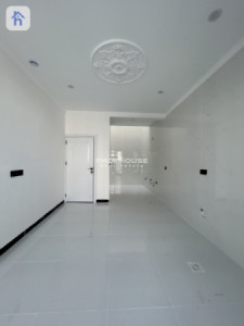 Modern 5-Bedroom Home for Sale image 3