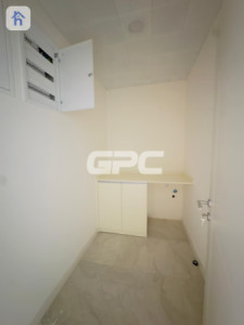 Modern Apartment image 6