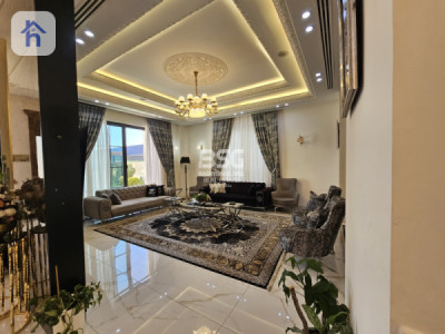 Luxury House with 6 Bedrooms Image 11