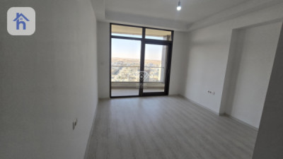 Luxurious 10th Floor Apartment Image 8