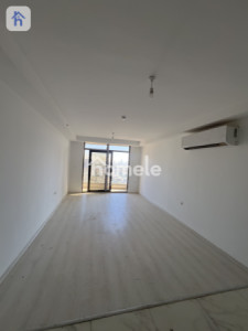 شوقەیەکی ڕووناک و یەک ژووری نوستن لە ئیمپایەر پیرڵ image 1