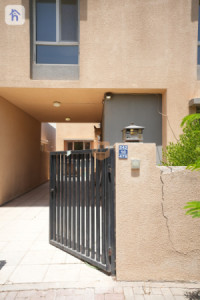 2-story house with 4 bedrooms image 3