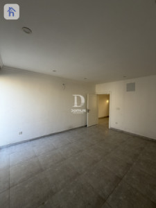 Spacious House with 4 Bedrooms image 10