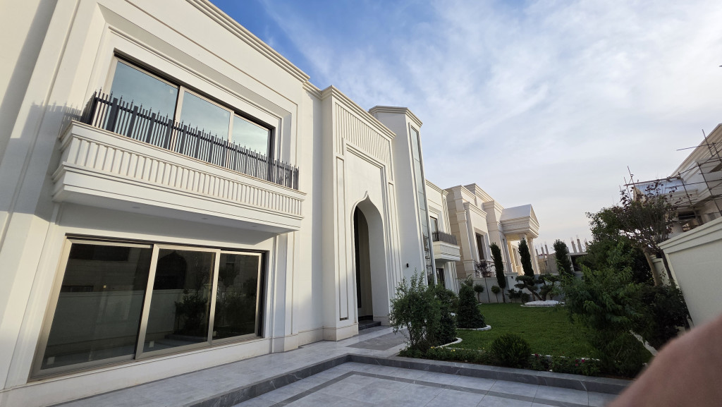 Modern 6-Bedroom Home in Erbil