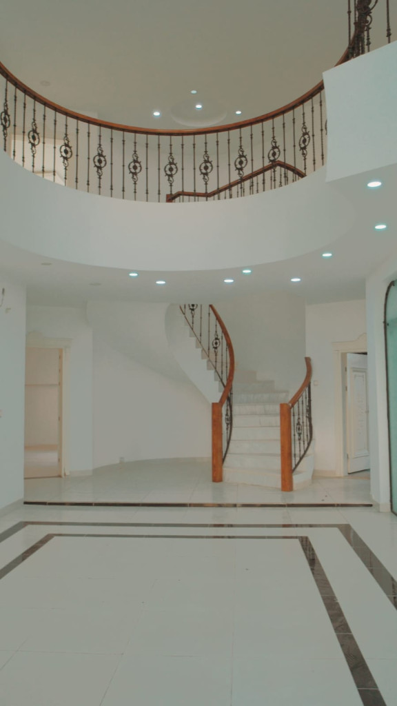 Luxury House Image 2