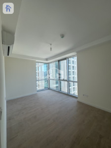 Elegant 2-Bedroom Apartment with Great Views Image 3