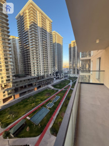 Modern Apartment image 9