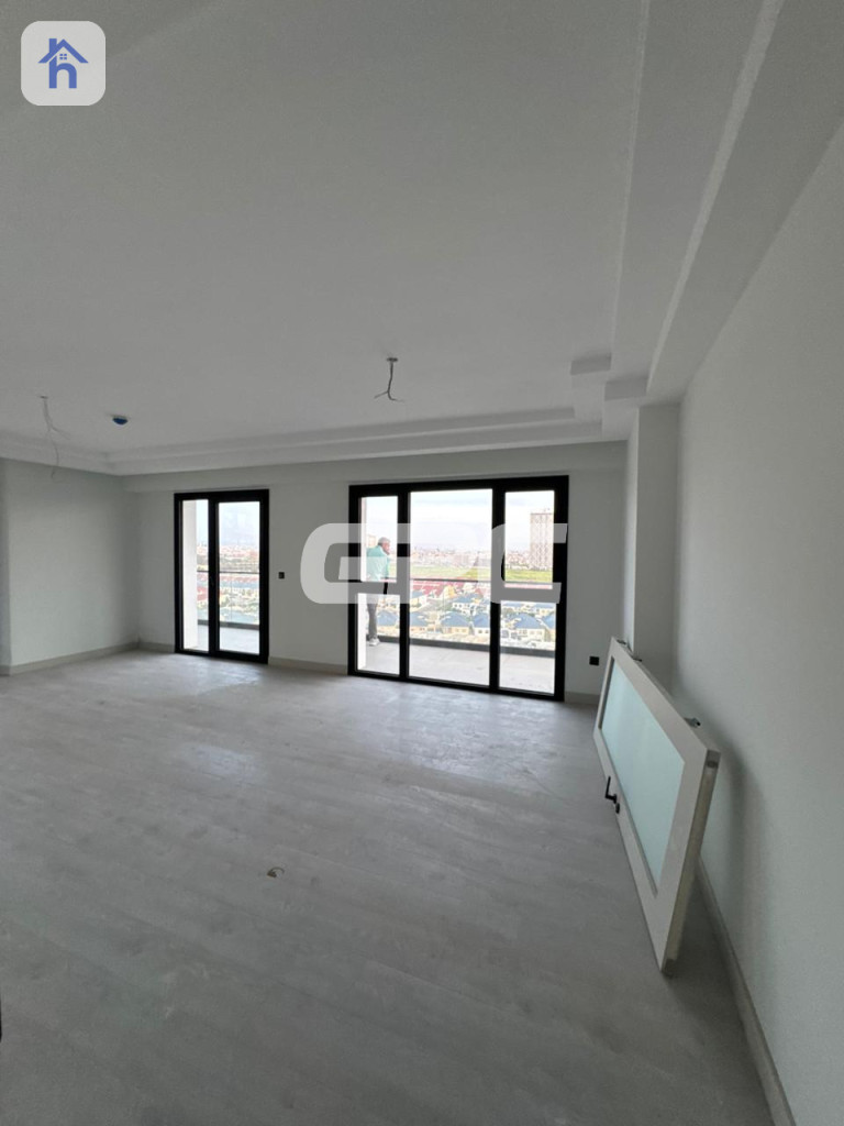 Spacious 3-Bedroom Apartment with Stunning Views Image 2