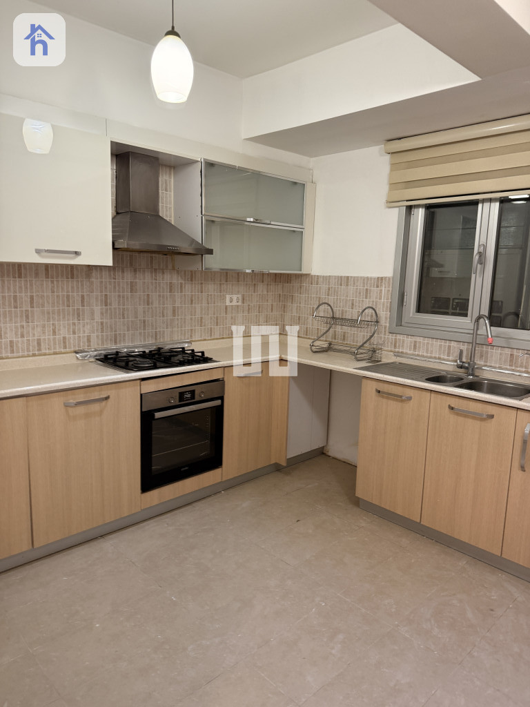 Spacious Empire Wings Apartment