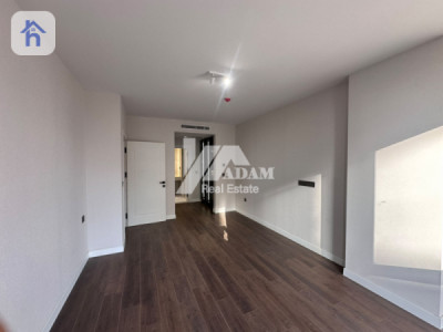 Luxurious 4-Bedroom Apartment on High Floor image 8