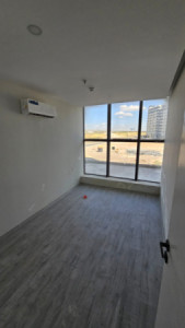 Spacious Apartment with 3 Bedrooms image 12