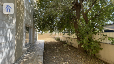 Spacious house in Italian Village 1 Image 3