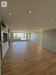 Luxurious 4-Bedroom Apartment with Stunning Views Image 5