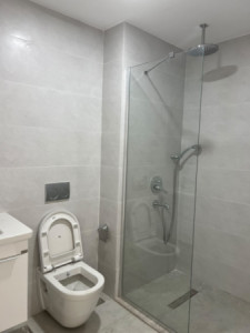 Modern 1-BR Apartment image 6