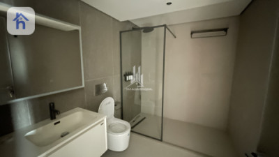 Luxurious 40th Floor Apartment for Rent Image 8