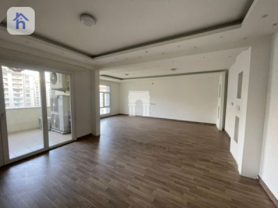 Elegant 3-Bedroom Flat in Empire Royal Resim 5