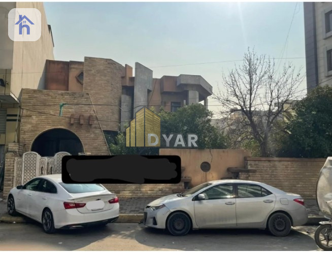 خانوویەکی فراوانی ٦ ژووری نوستن لە ڕووناکی