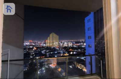 Contemporary High-rise with Three Bedrooms Image 11