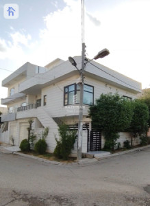 Corner House Opposite Garden image 1