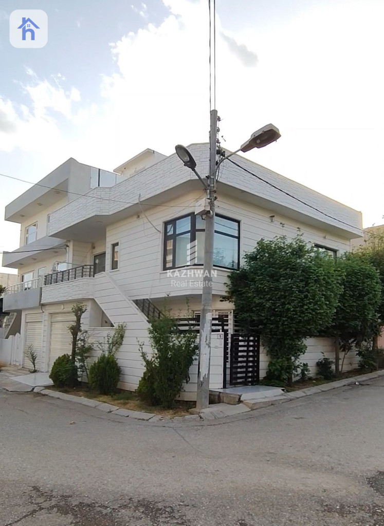 Corner House Opposite Garden