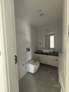 Spacious 3 Bedroom Apartment in Rami Towers image 8