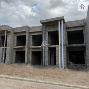 Spacious House with 5 Bedrooms image 1