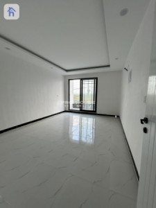 House Opposite Garden Image 4