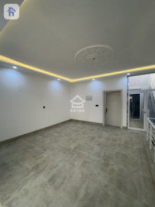 Modern 4 Bedroom House image 8