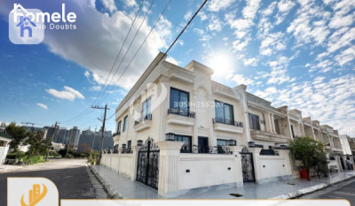 Corner House Opposite Garden image 1