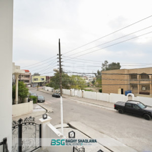 Modern 4 Bedroom House Image 9