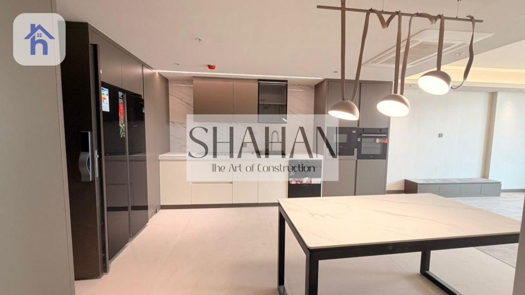 شوقەیەکی یەک ژووری نوستن لەگەڵ دیمەنێکی جوانەوە